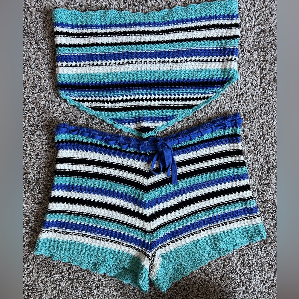 Forever 21 Blue crochet shorts and bandeau set #crochet #beachwear